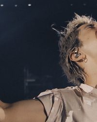 Tung đồng xu: Phim tài liệu ONE OK ROCK